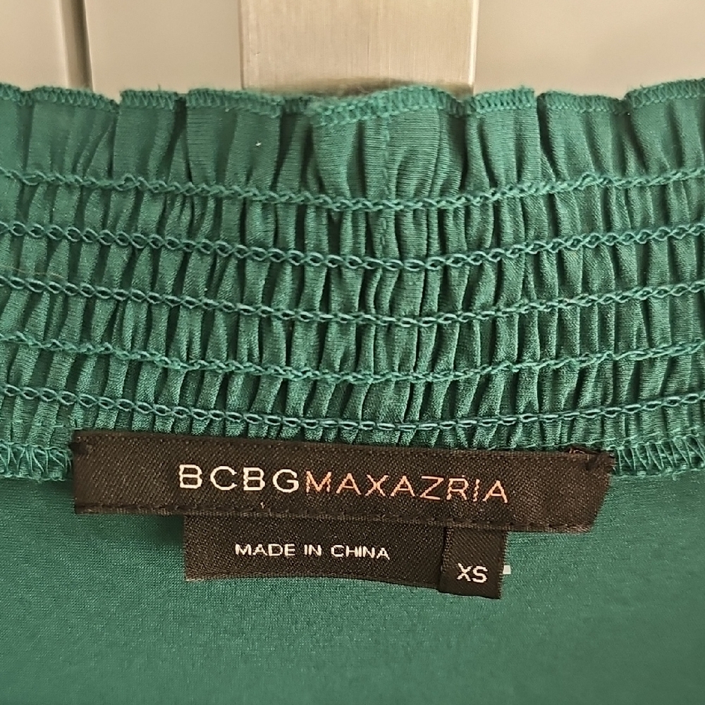 BCBGMaxAzria Green Midi Sundress with Plunge Neckline and Flutter Sleeves - Picture 2 of 3